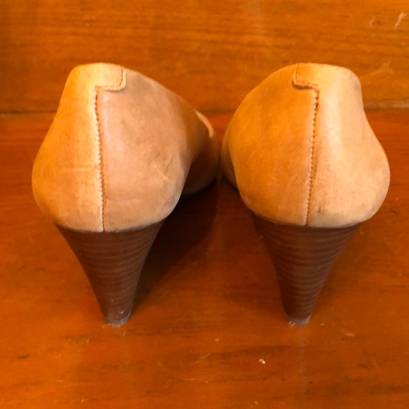 Jessica Simpson Tan Wedge Pumps - Picture 4 of 5